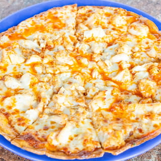 GF BUFFALO CHICKEN CAULIFLOWER PIZZA